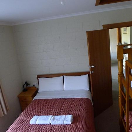 Willaway Motel Apartments Ulverstone Esterno foto