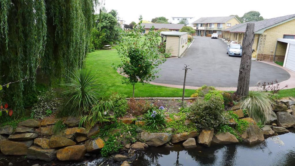 Willaway Motel Apartments Ulverstone Esterno foto