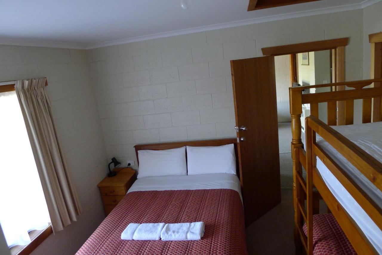 Willaway Motel Apartments Ulverstone Esterno foto