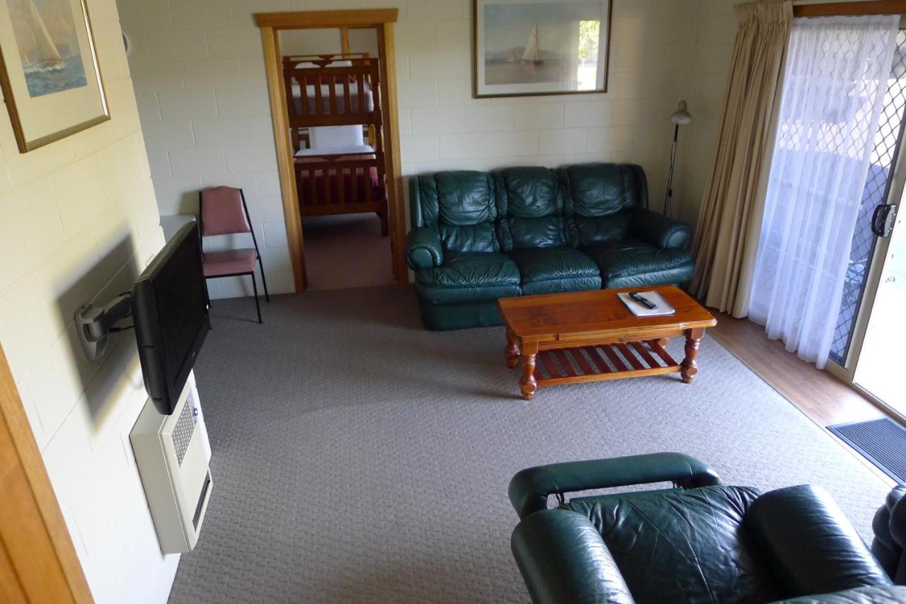 Willaway Motel Apartments Ulverstone Esterno foto