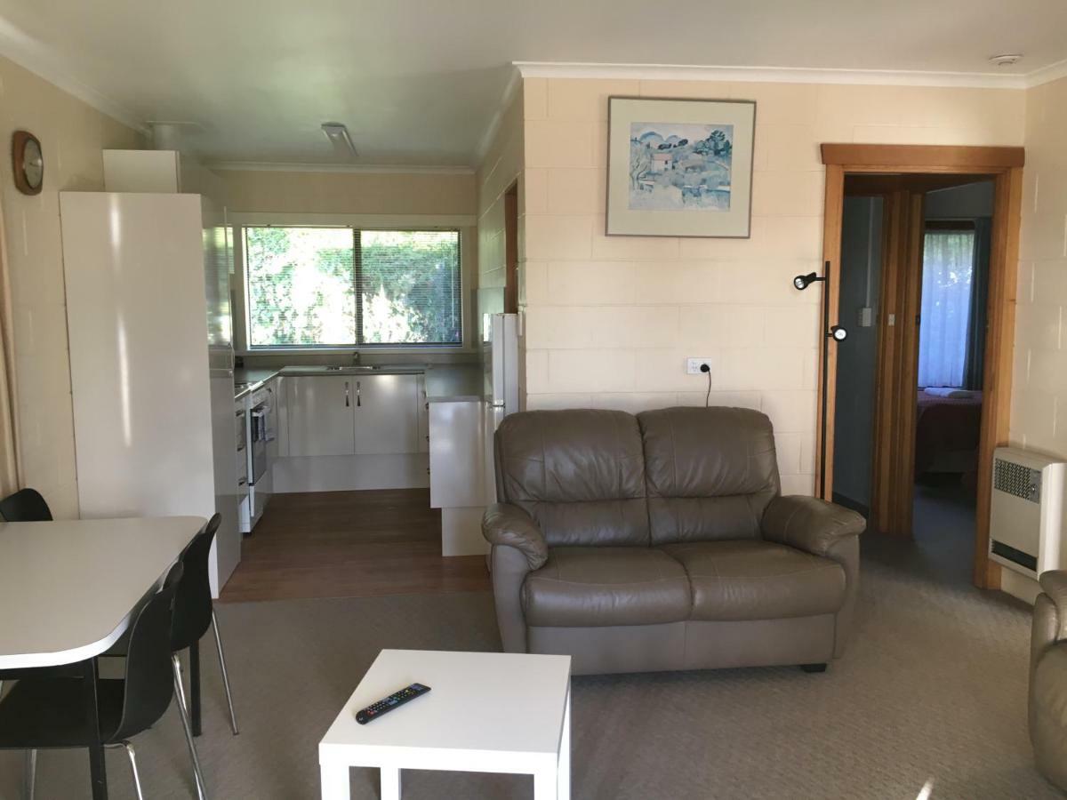 Willaway Motel Apartments Ulverstone Esterno foto