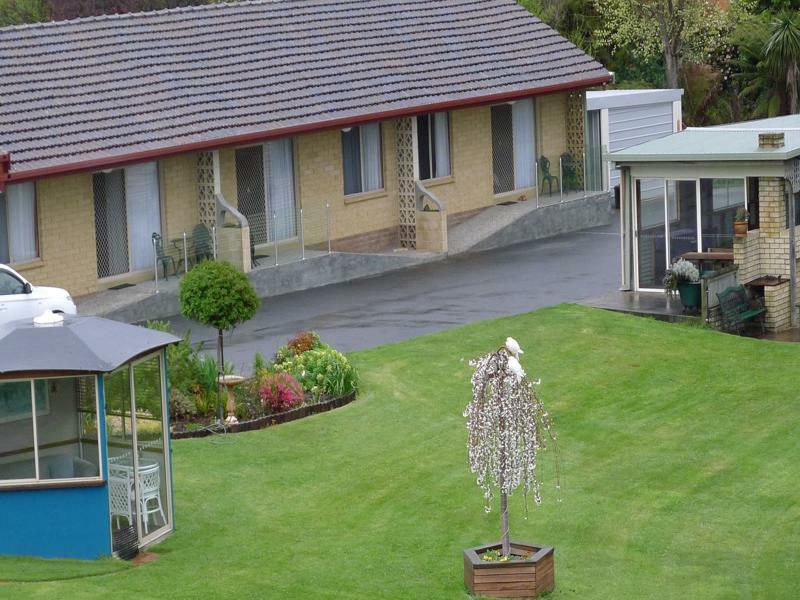 Willaway Motel Apartments Ulverstone Esterno foto